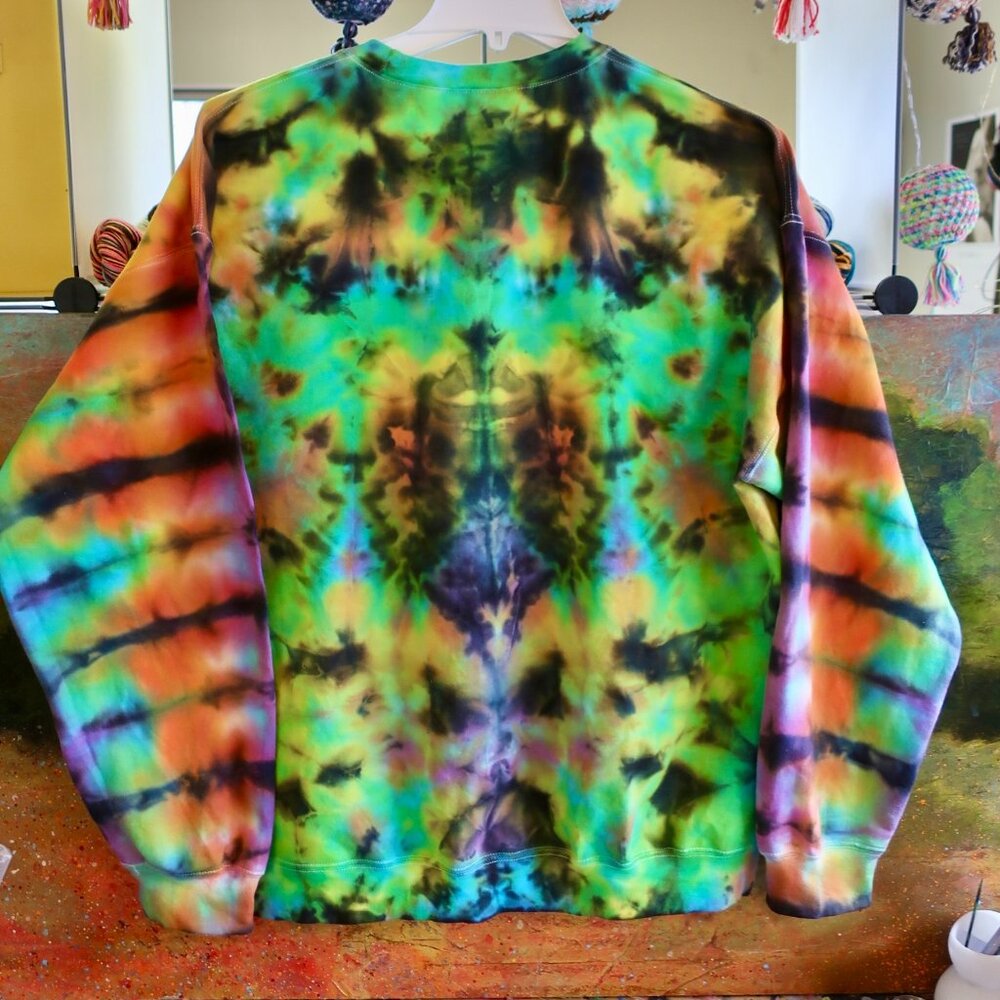 Brilliant Hand Tie Dyed Sweatshirt - Unisex XL - One of a kind - Picture 3 of 9